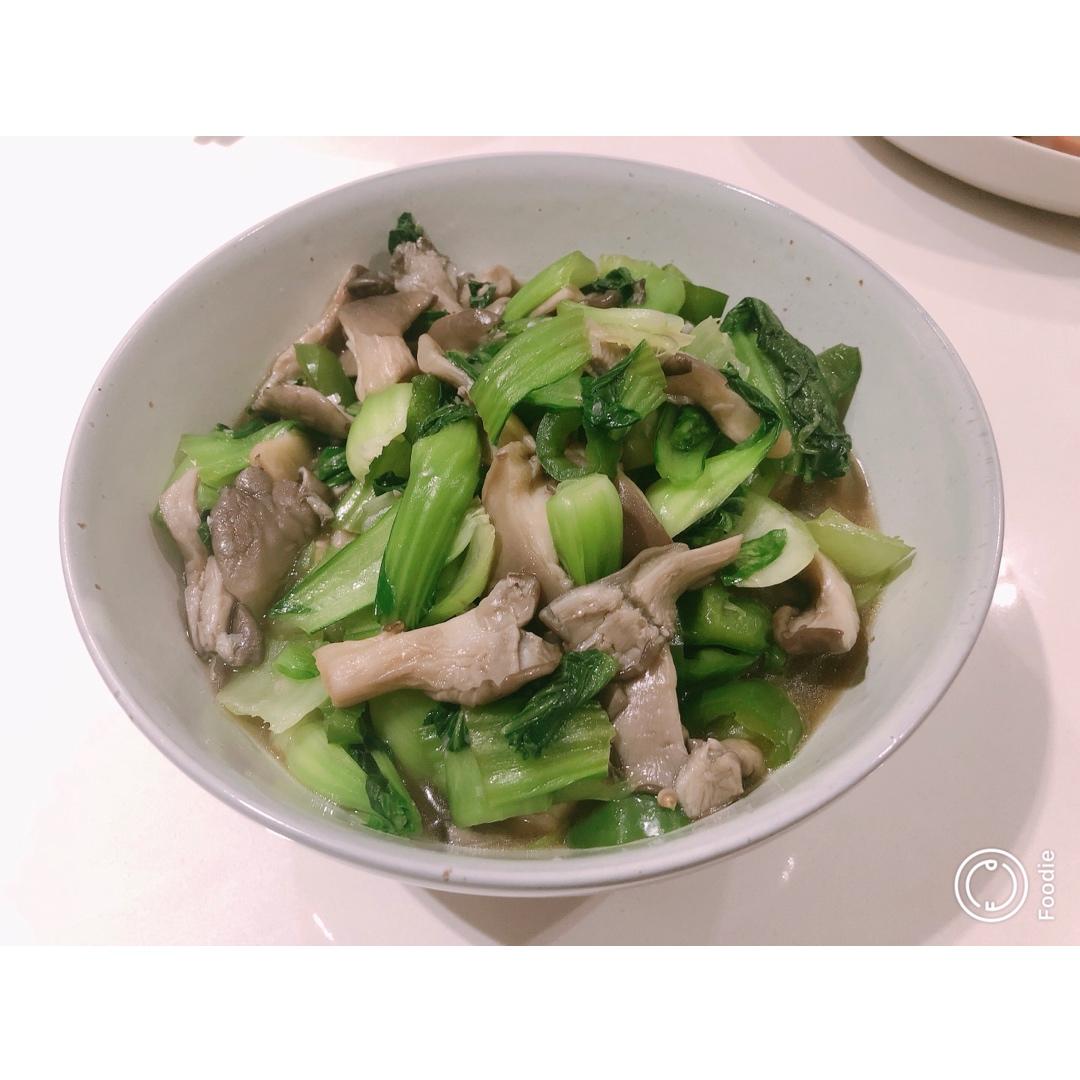 平菇炒青菜