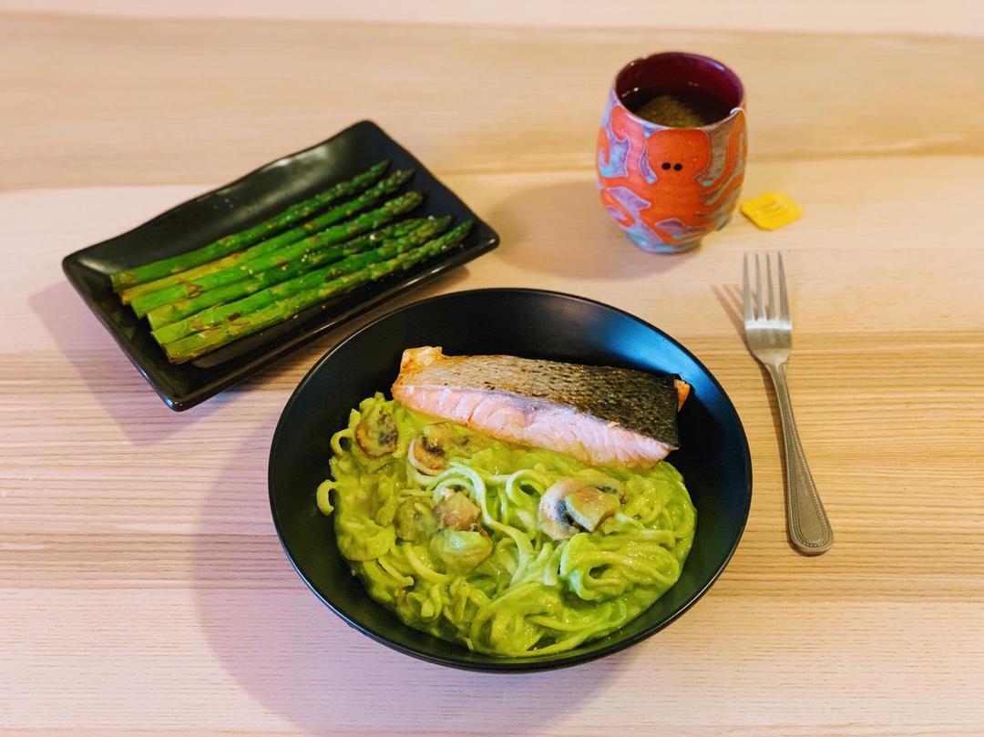 天作之合——三文鱼牛油果酱意面