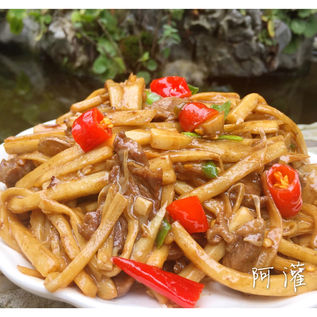阿灌做的酸笋炒牛肉