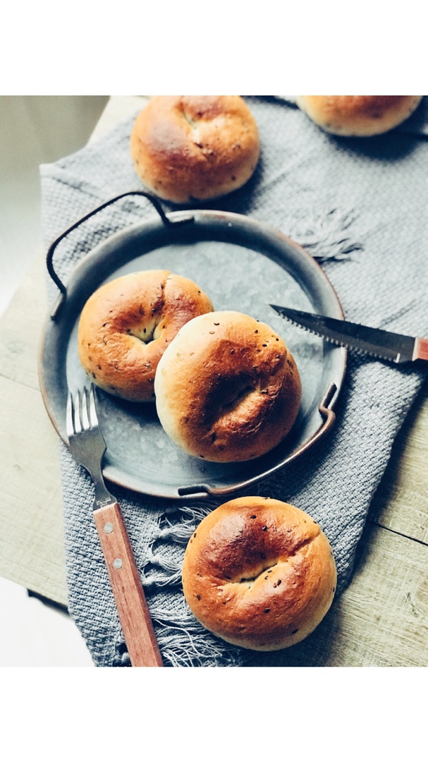 全麦黑芝麻贝果🥯