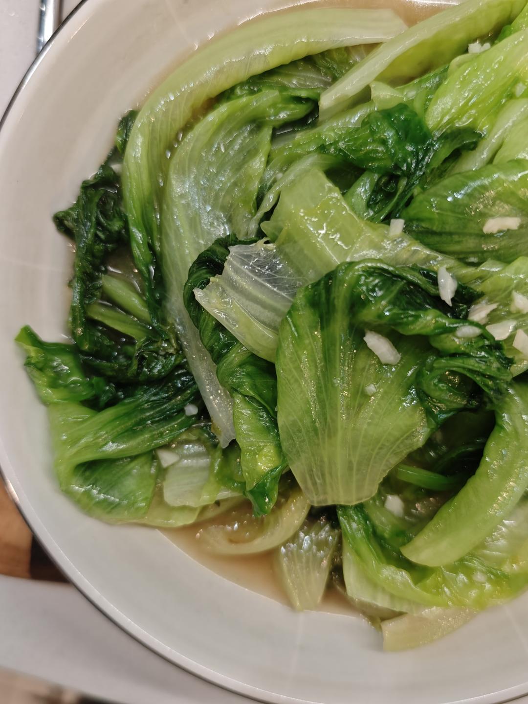 蒜蓉蚝油生菜，清脆爽口，色香味俱全