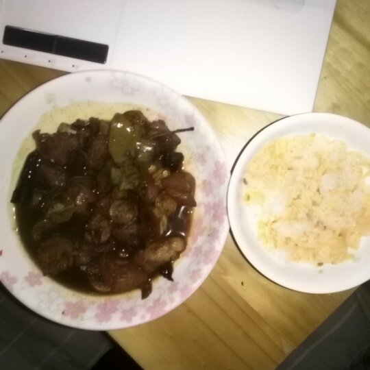 吃着碗里望着锅里的红烧肉