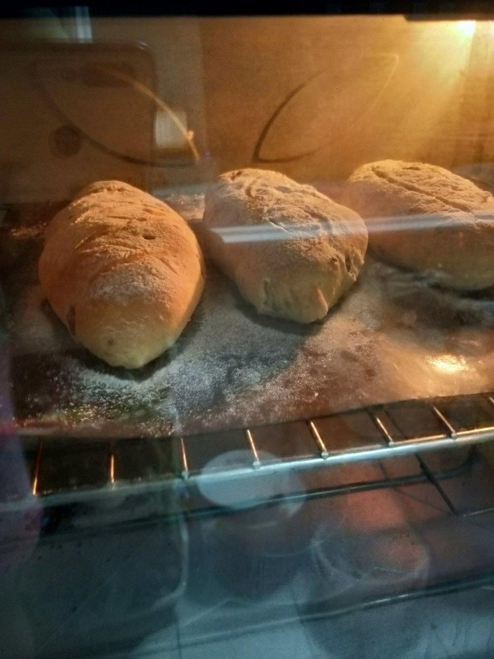 香蕉全麦果仁软欧包