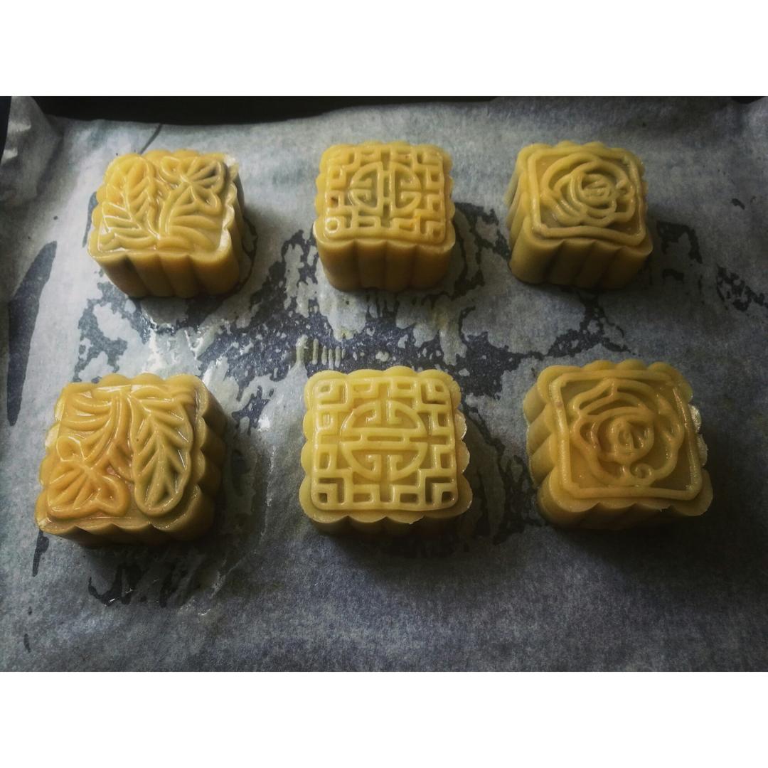 广式月饼——蛋黄莲蓉月饼