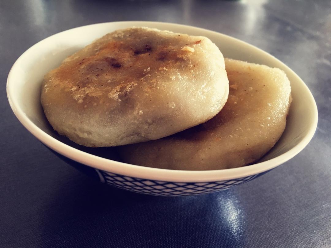 手工粘糯豆沙饼