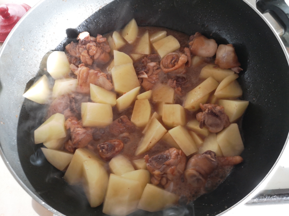 家常菜－土豆焖鸡腿的做法 步骤7