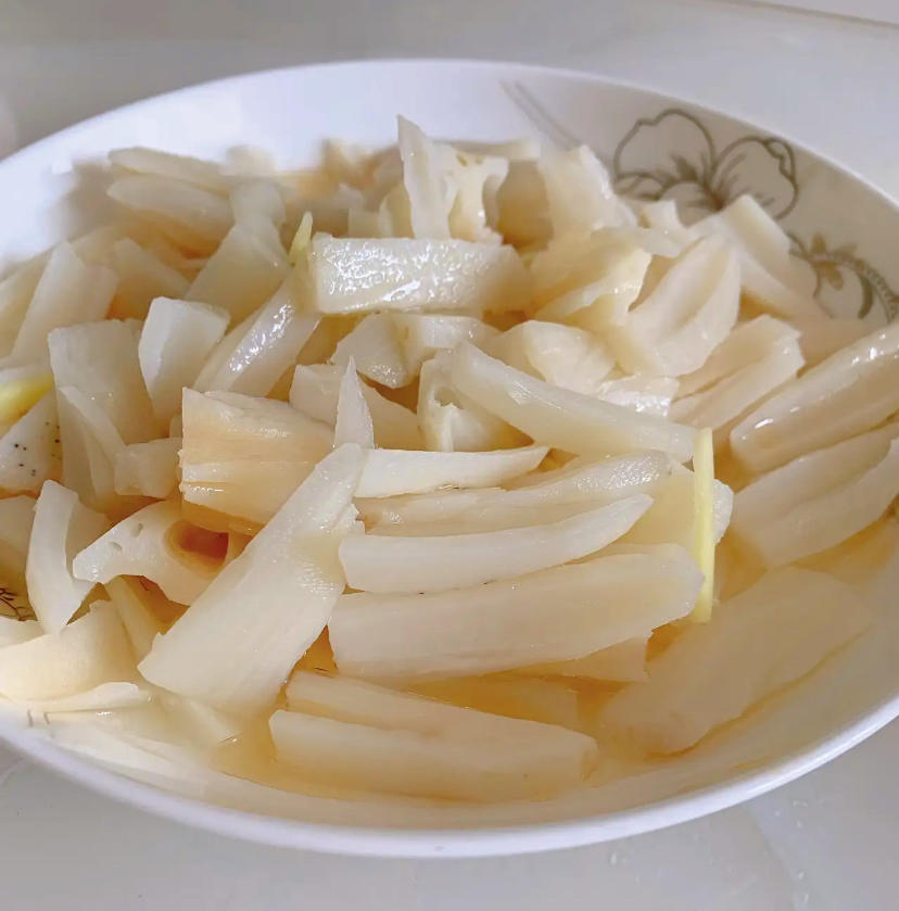凉拌藕丁的做法