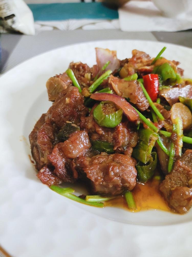 杭椒炒牛腹肉的做法