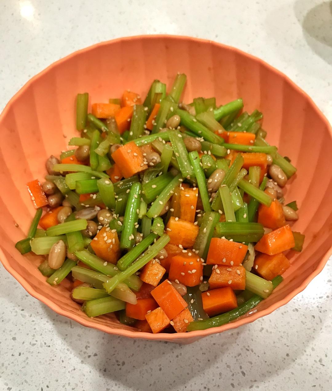 凉拌芹菜花生米胡萝卜