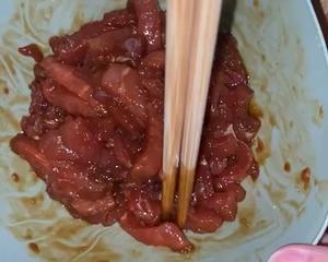 青椒炒牛肉丝的做法 步骤1