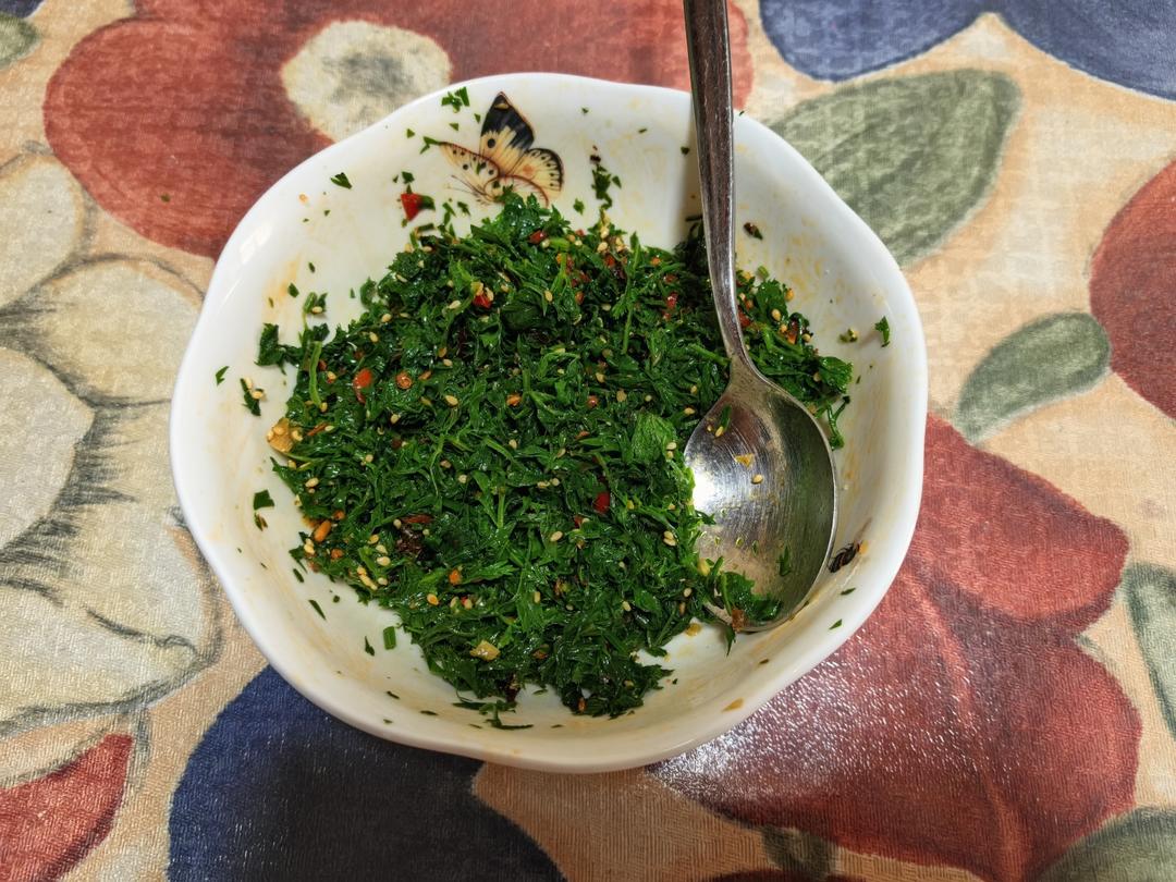 凉拌胡萝卜叶子