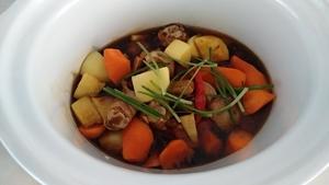 宝膳力慢炖锅|超级简单的鸡腿炖胡萝卜土豆的做法 步骤2