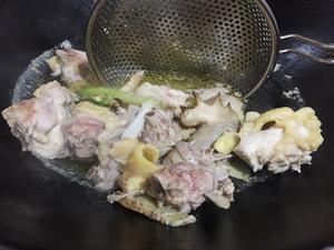 虎掌菌海底椰炖鸡汤的做法 步骤10