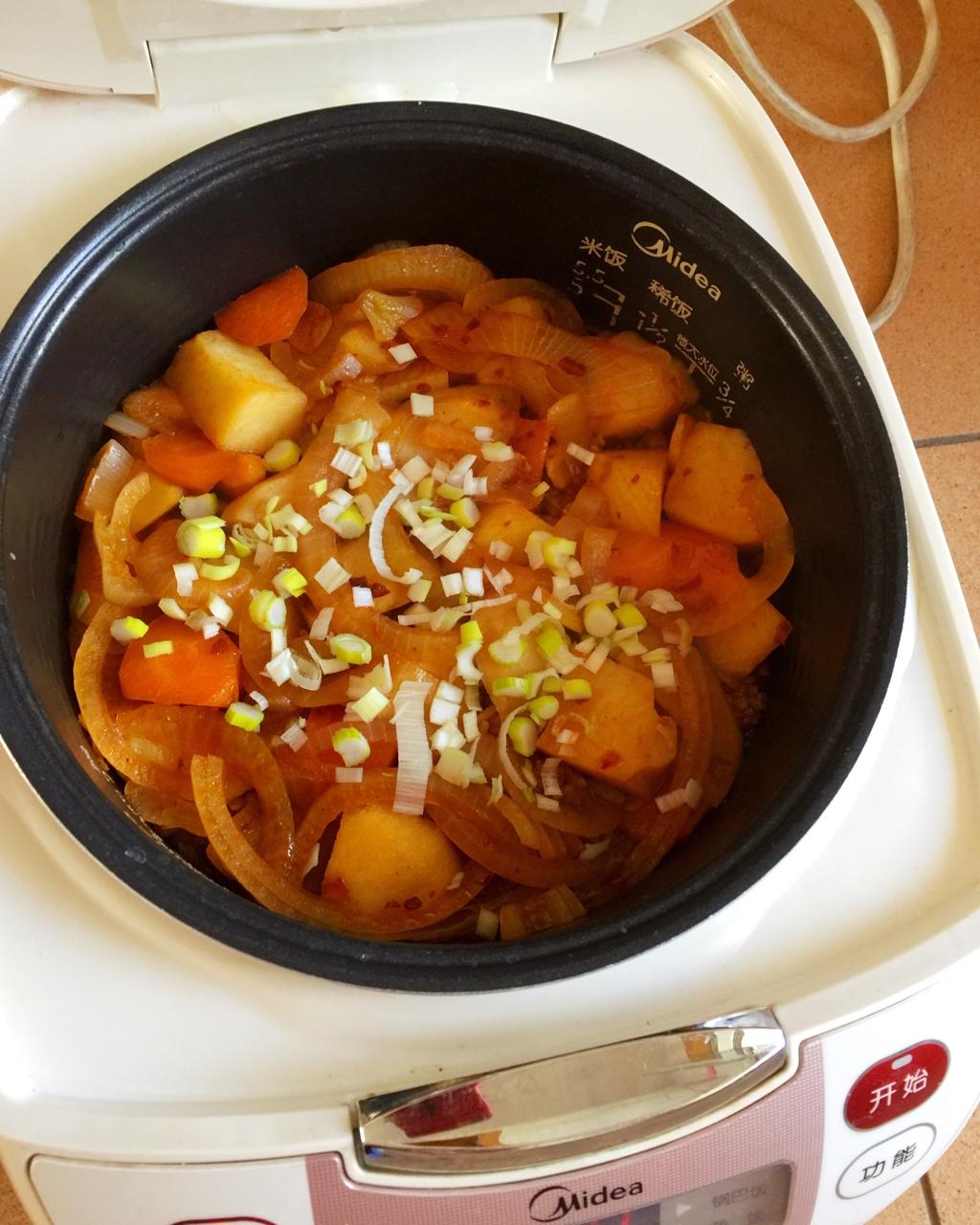土豆焖饭（电饭锅版）
