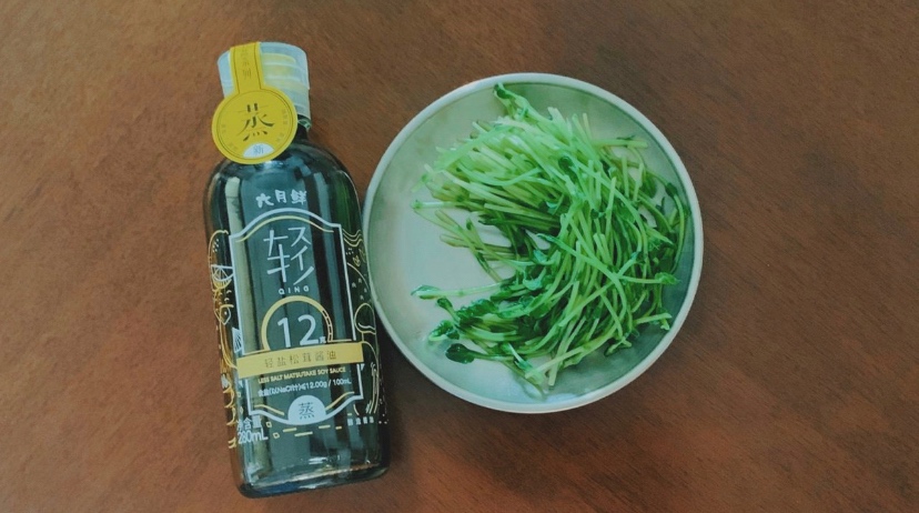 六月鲜轻盐松茸酱油                 ×白灼豌豆苗的做法