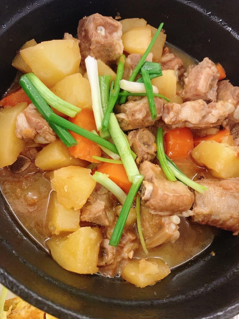 排骨焖土豆