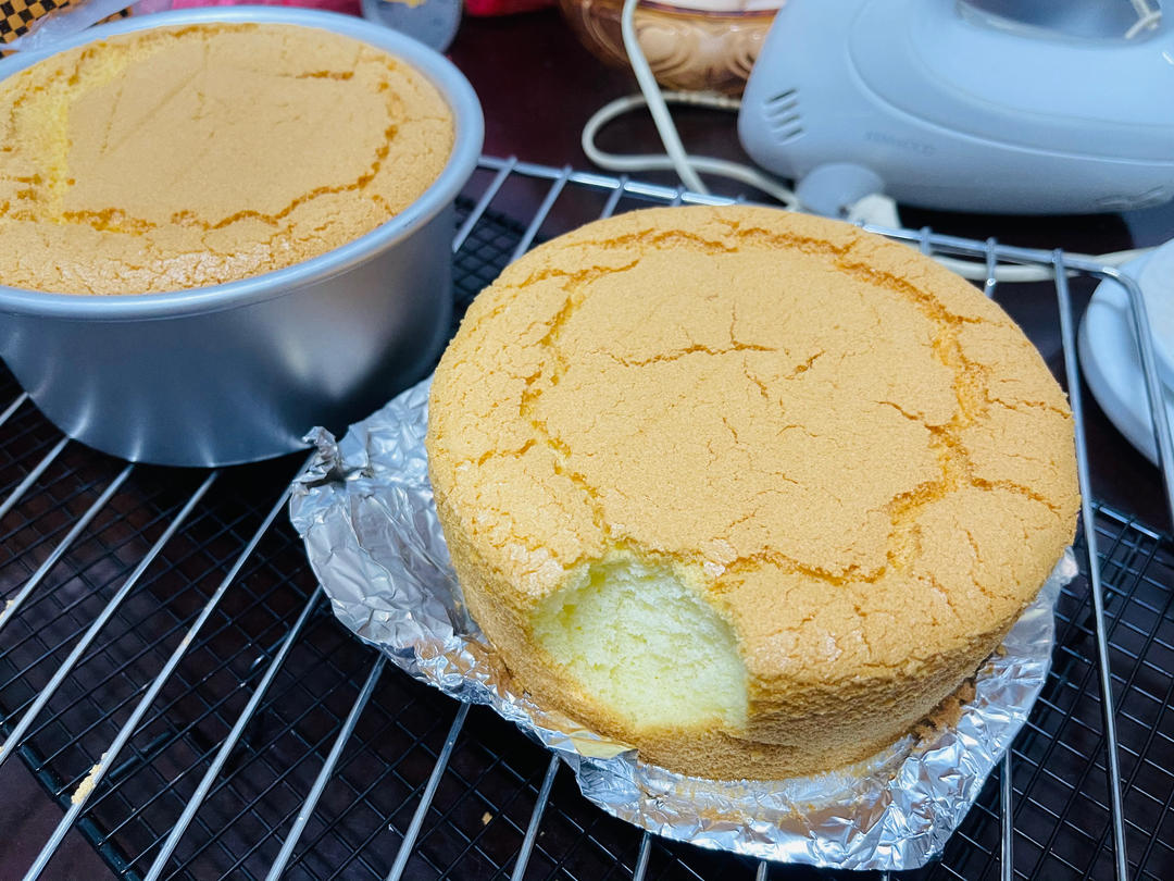 草莓奶油蛋糕/基础戚风胚，徒手脱模剖片及抹面挤花/「戚风及其衍生」烘焙视频蛋糕篇1