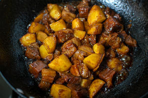 土豆炖牛肉的做法 步骤12