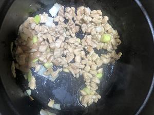 豌豆炒肉（超下饭）的做法 步骤4