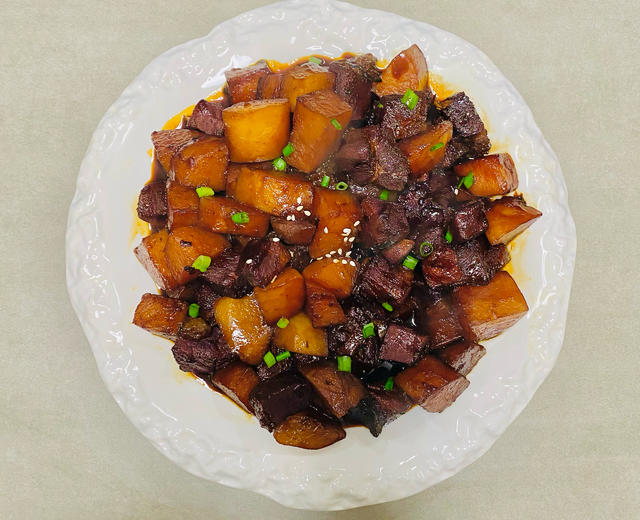 红烧土豆猪腿肉 红烧土豆猪腿肉
