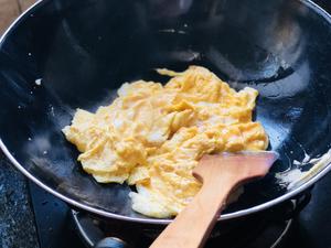 腊八豆炒鸡蛋 最好吃的炒鸡蛋的做法 步骤4