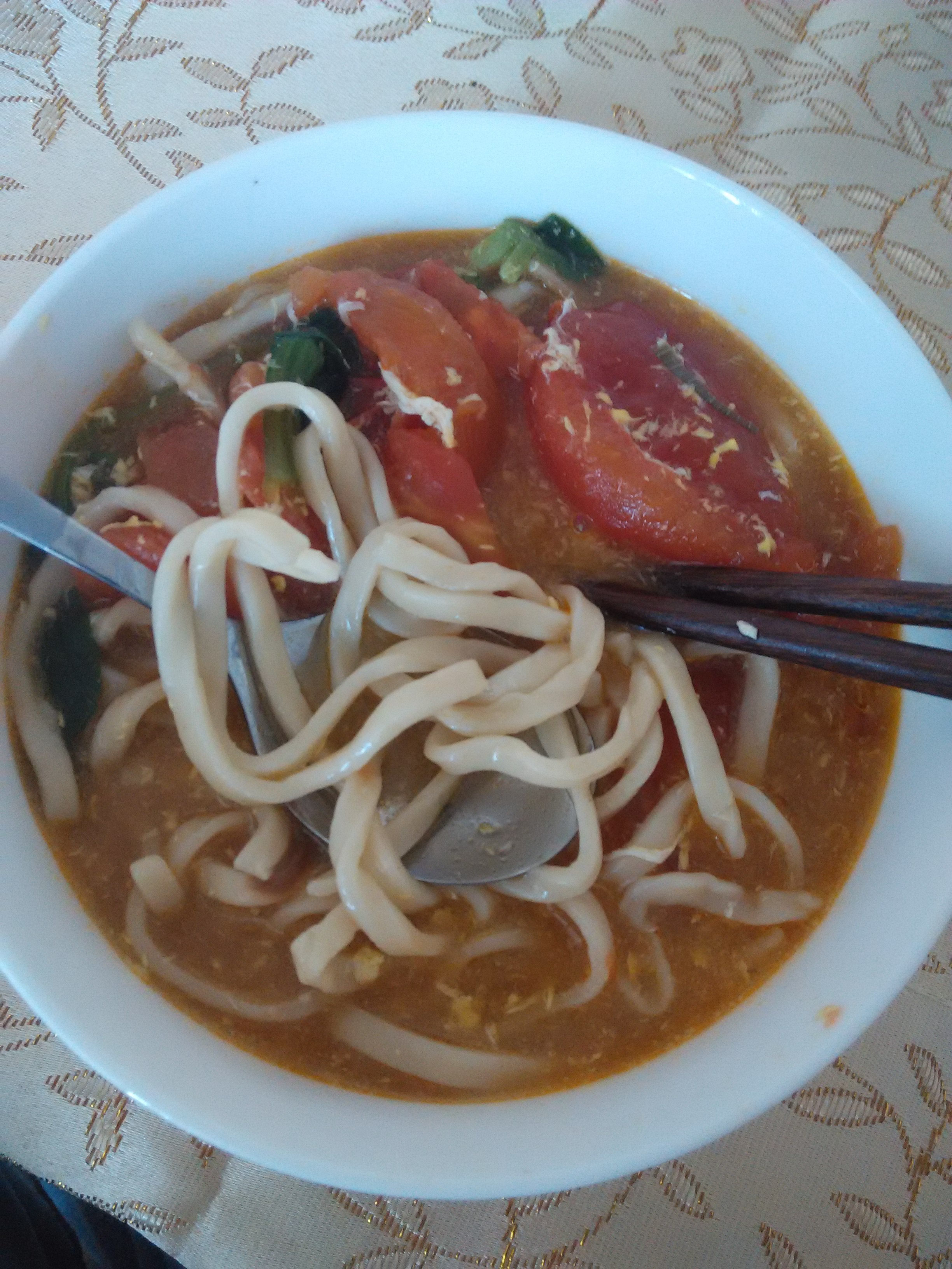 最家常的普通汤面——西红柿鸡蛋龙须面