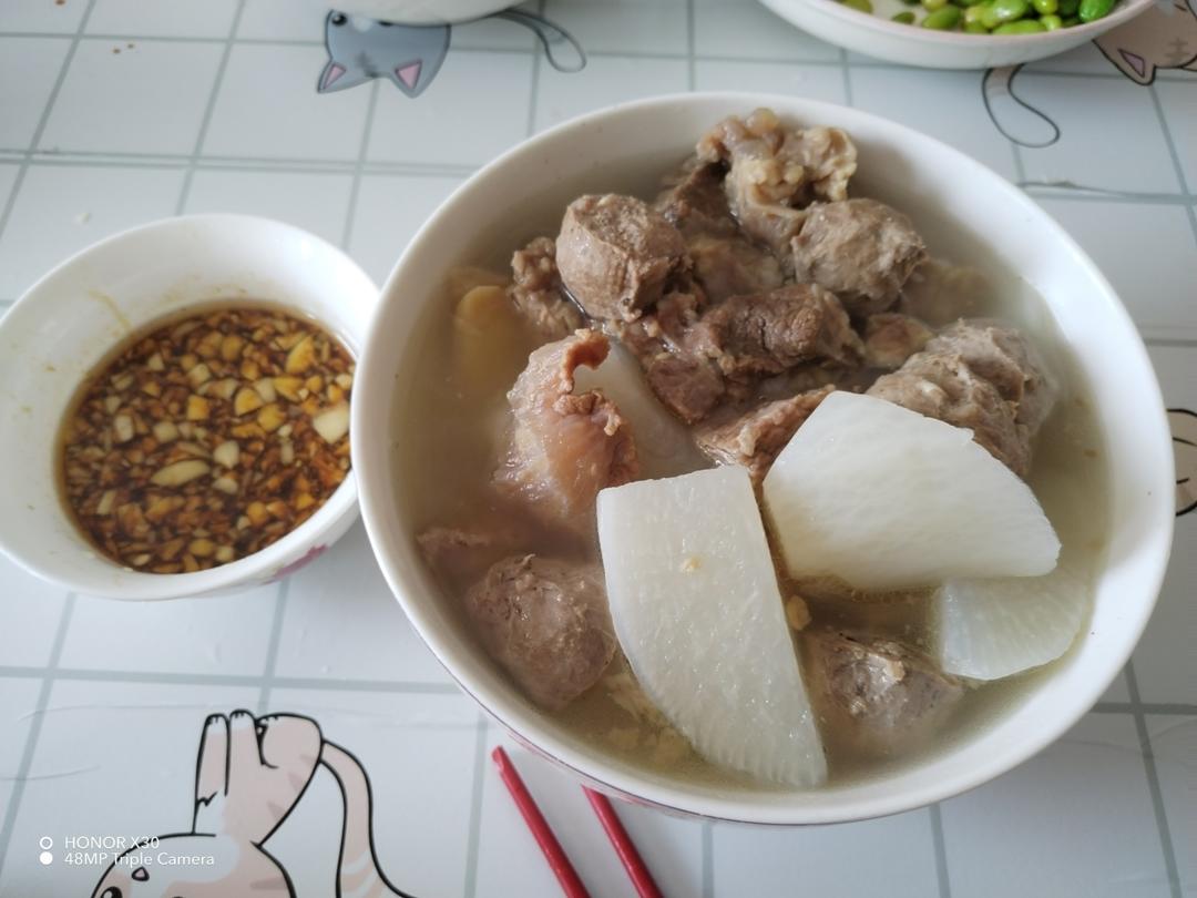 冬日限定——清炖萝卜牛腩（照例附蘸料）