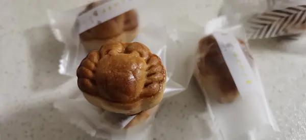 广式月饼—蛋黄莲蓉月饼