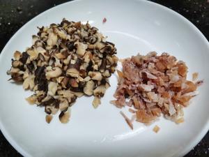 鱿鱼香菇蒸肉饼的做法 步骤2