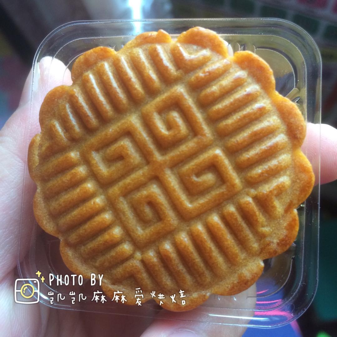 广式月饼—蛋黄莲蓉月饼