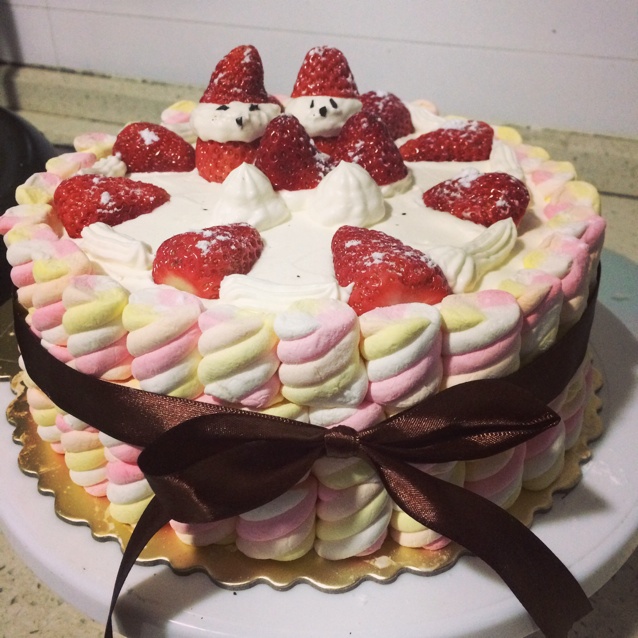 草莓棉花糖生日蛋糕