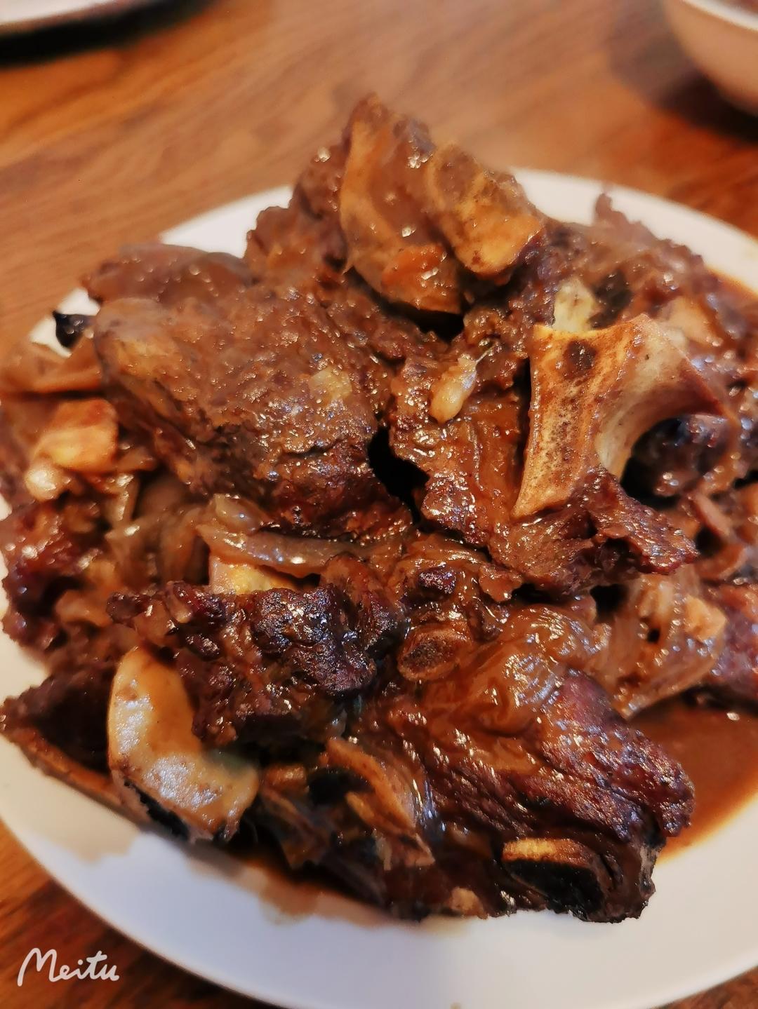 酱焖牛尾