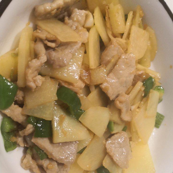 青椒土豆片炒肉
