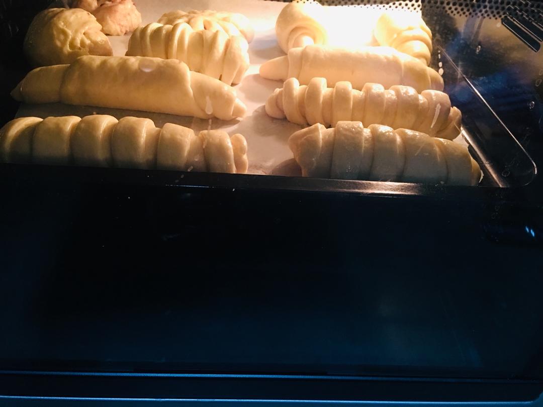 波兰种豆沙面包不同整形
