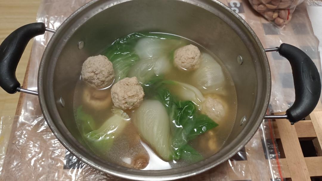 鸡肉丸子青菜汤