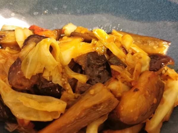 下饭神器——西红柿茄子包菜煲