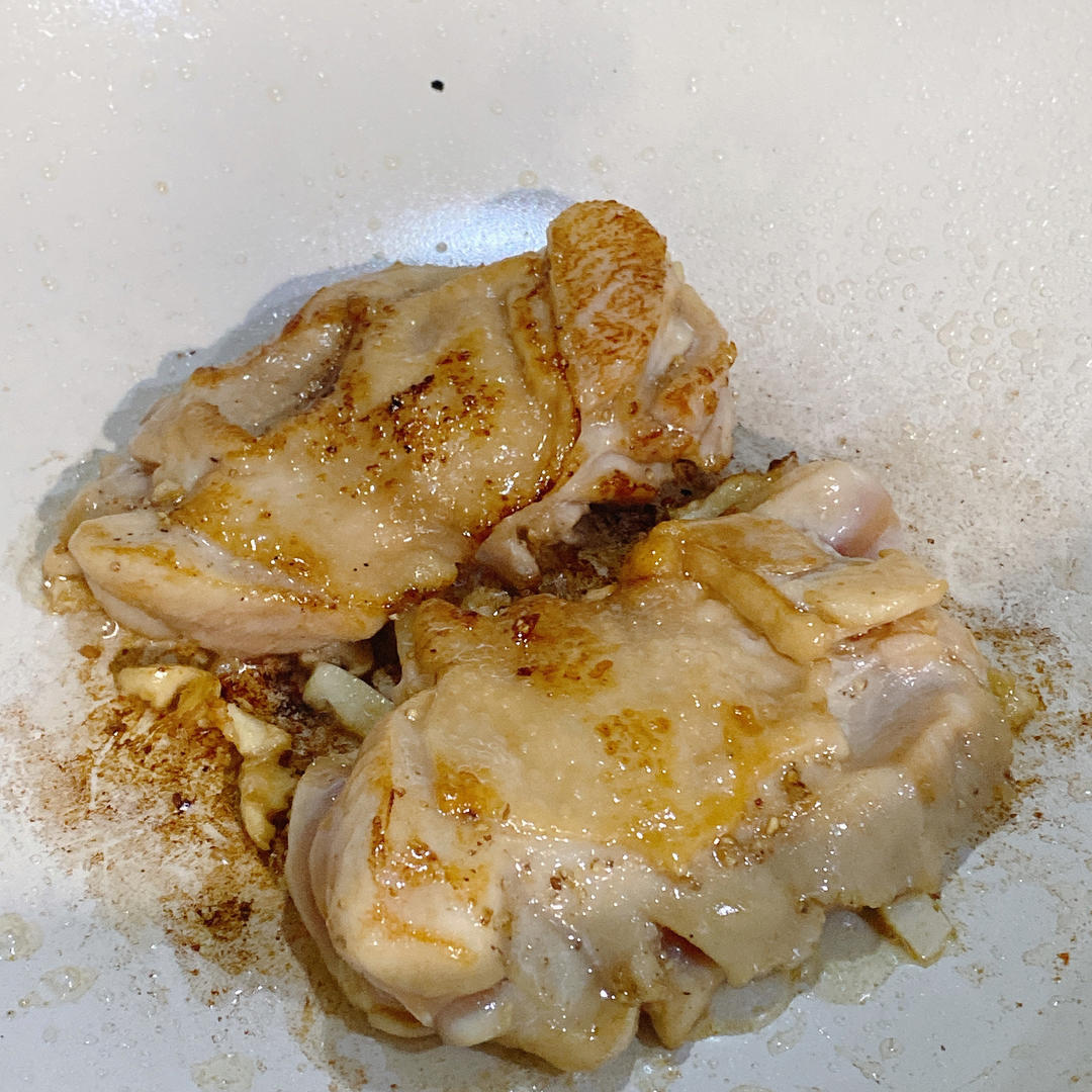蒜香黑椒鸡腿排/奥尔良鸡排（去骨方法以及煎得好看的关键）