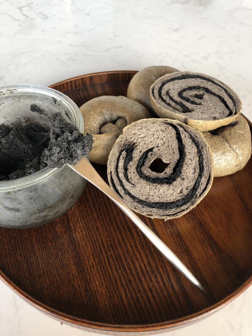 双重黑芝麻奶酥贝果