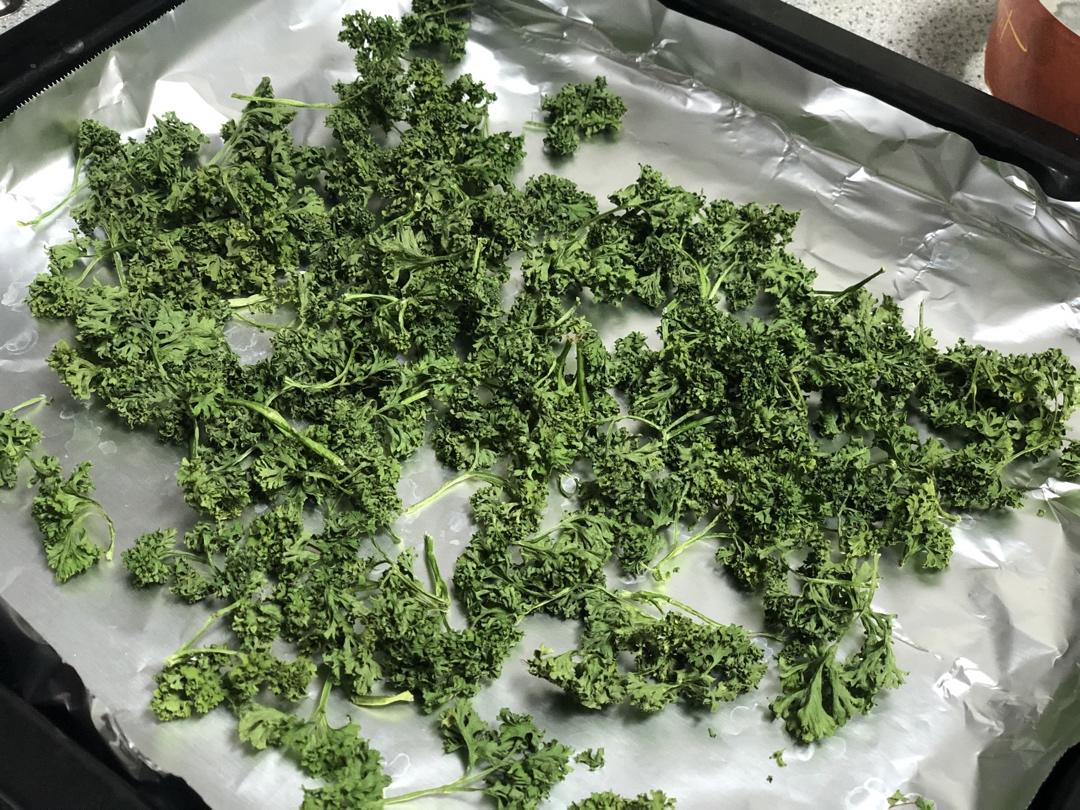 自制干欧芹碎(烤箱/空气炸锅)