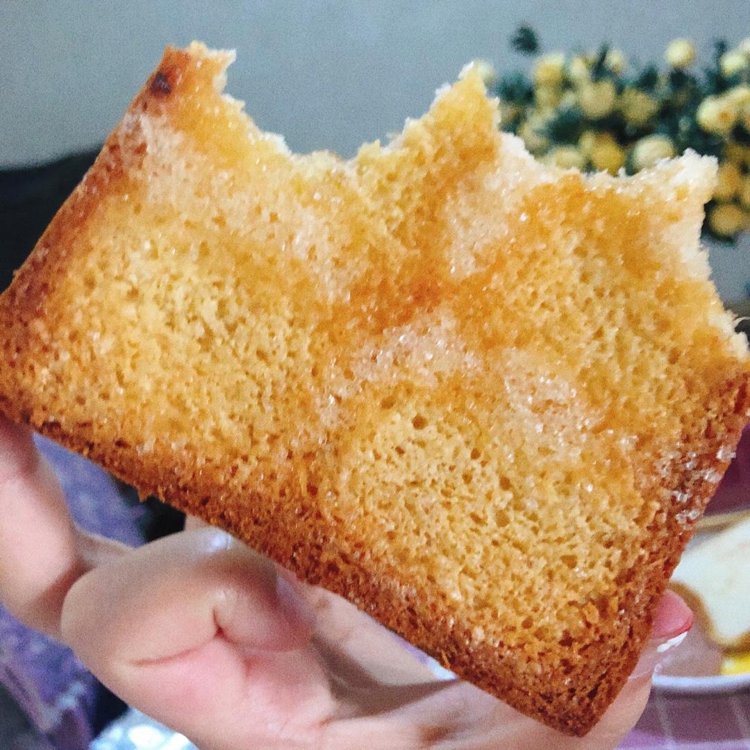 酥脆到流泪的黄油粗糖烤吐司片