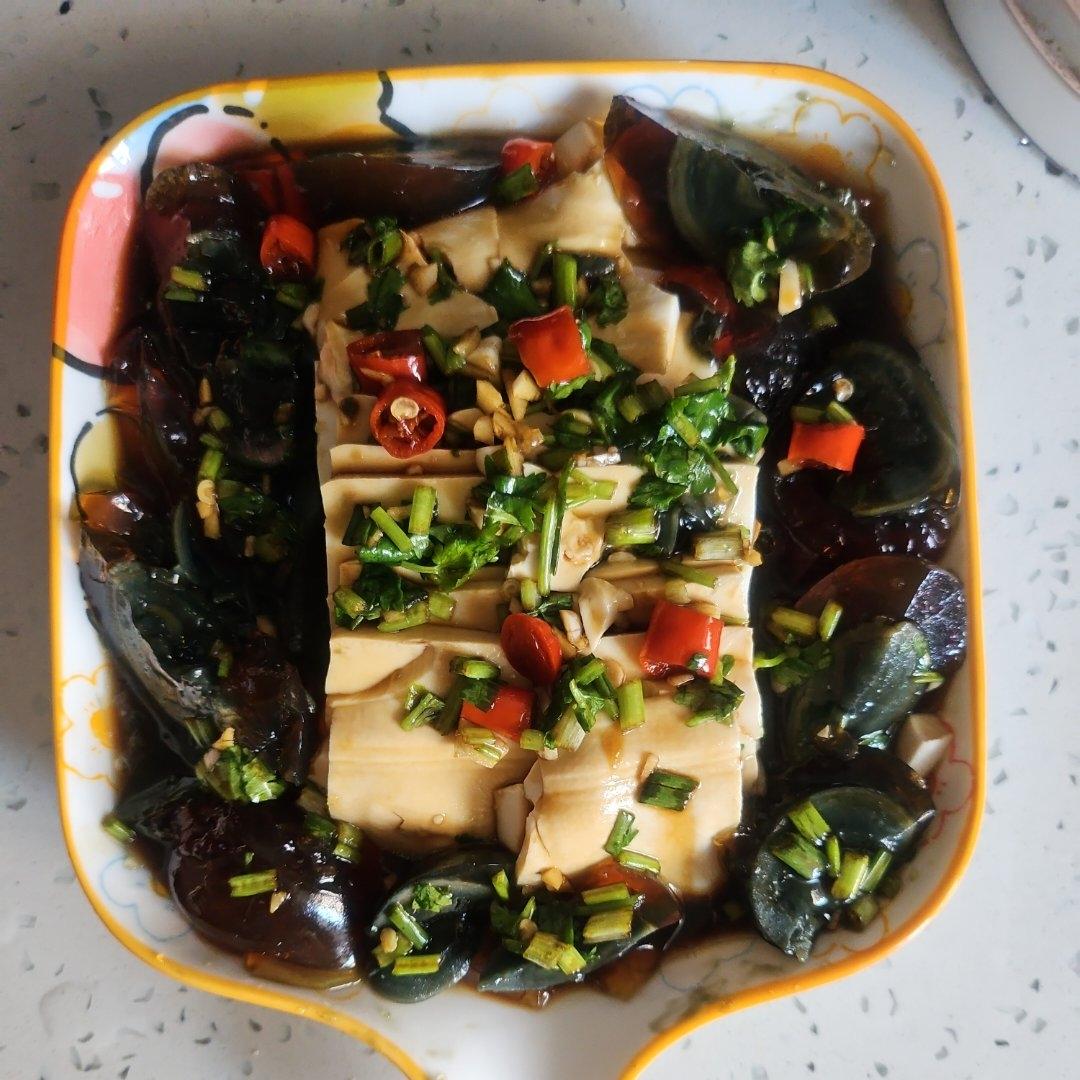 凉拌皮蛋豆腐
