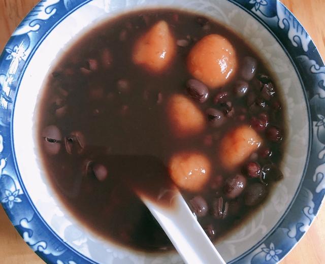 红豆黑米薏米芋圆糖水