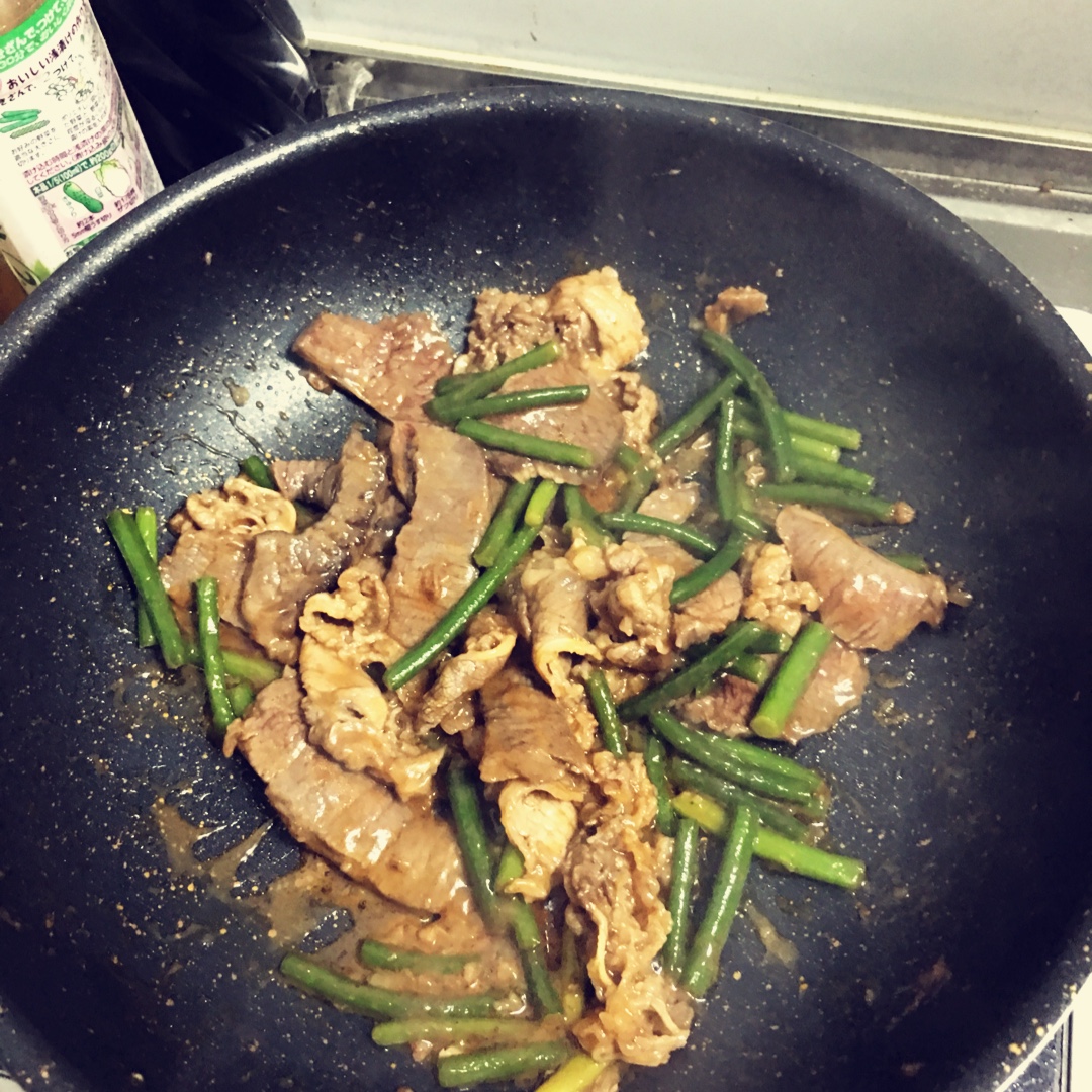 蒜苗炒肉丝