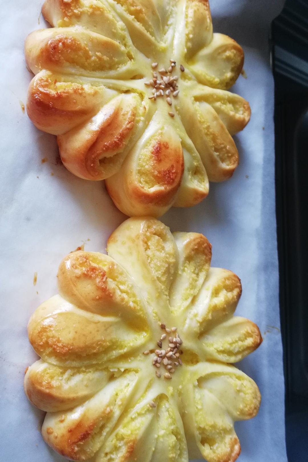 学习中-8做的椰蓉花面包