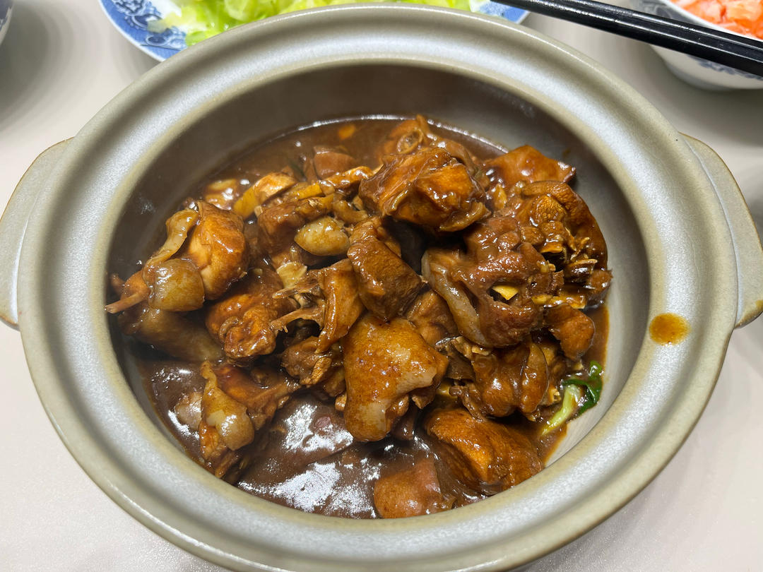 香味十足的沙姜鸡煲