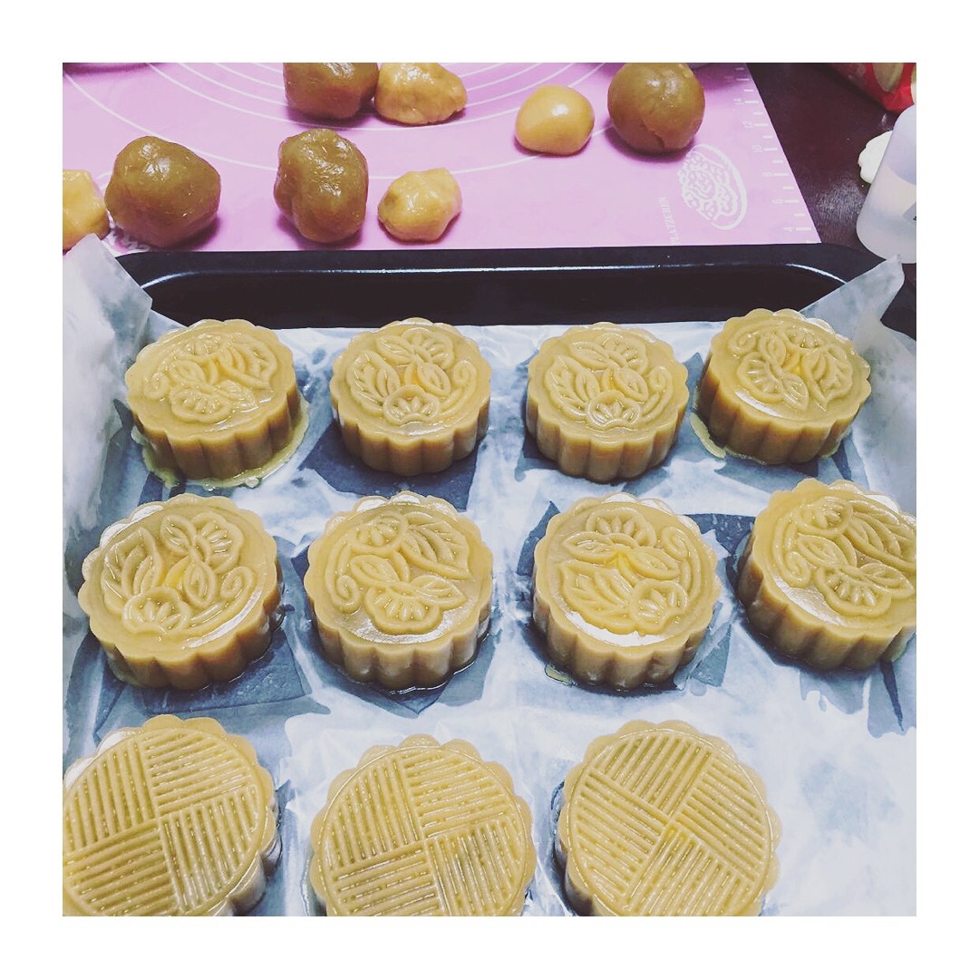 广式月饼—蛋黄莲蓉月饼