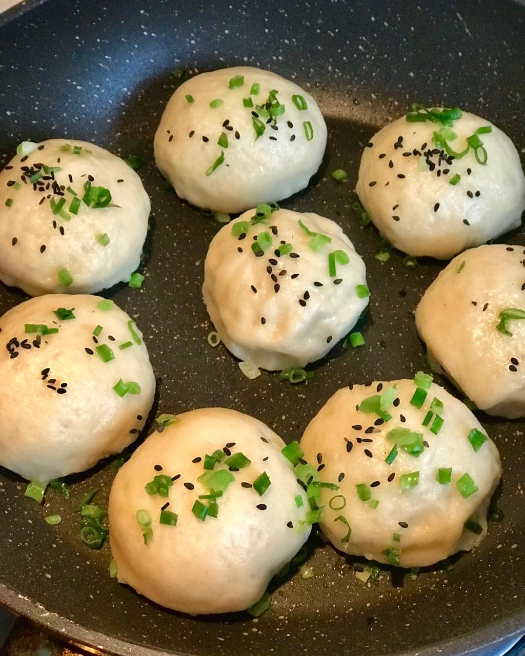 小丽丽丽姐做的咸蛋黄鲜肉生煎包