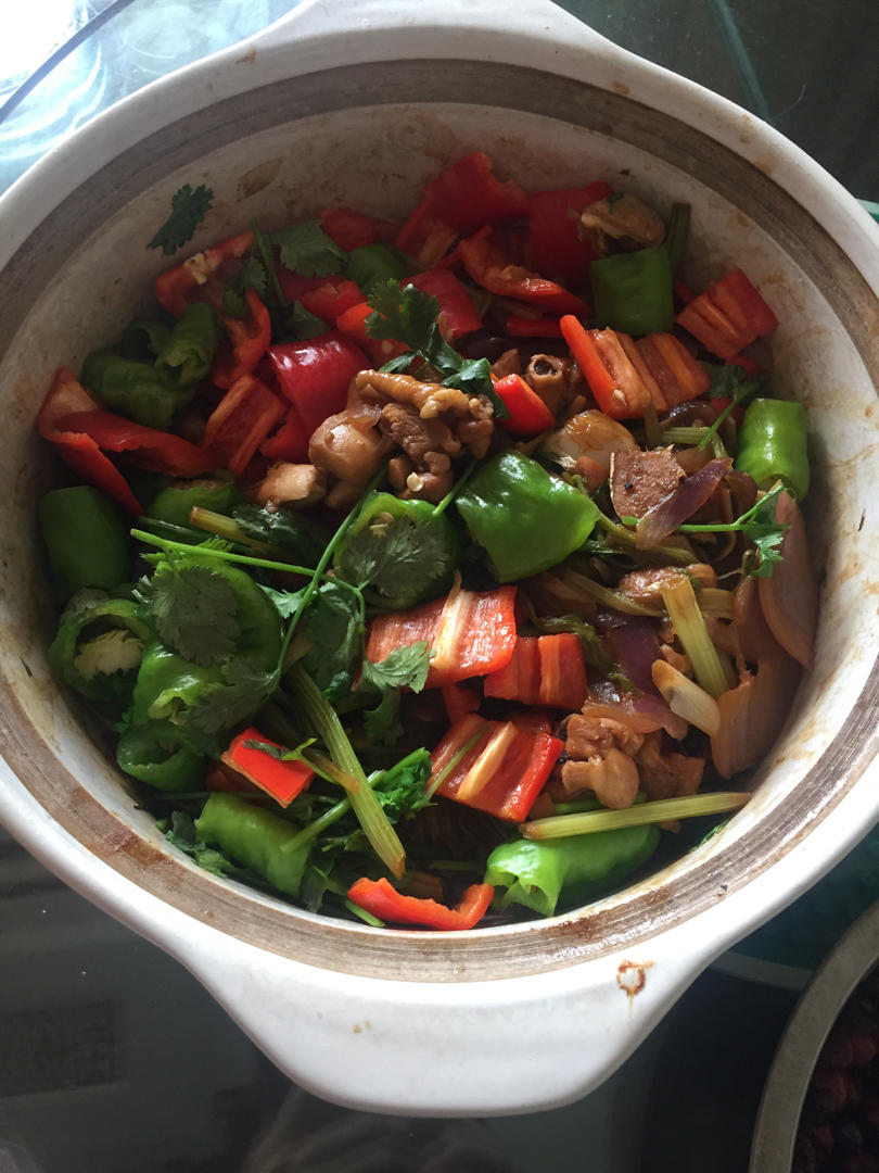 一鸡两吃的广东鸡煲