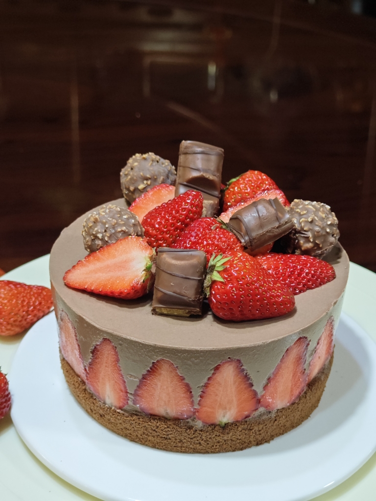 香浓巧克力草莓慕斯蛋糕的做法
