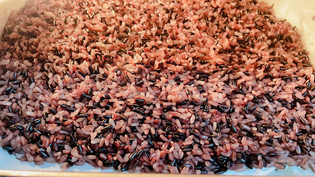 咸蛋黄肉松早餐饭团